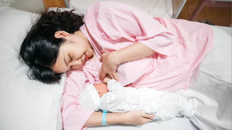 Trẻ được uống sữa non 8 - 10 lần trong vài ngày đầu tiên