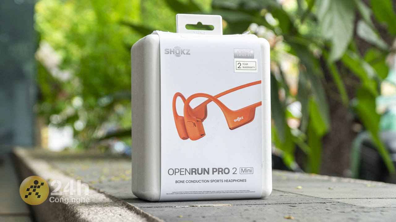 Hộp đựng Shokz OpenRun Pro 2 được thiết kế đẹp và bắt mắt.