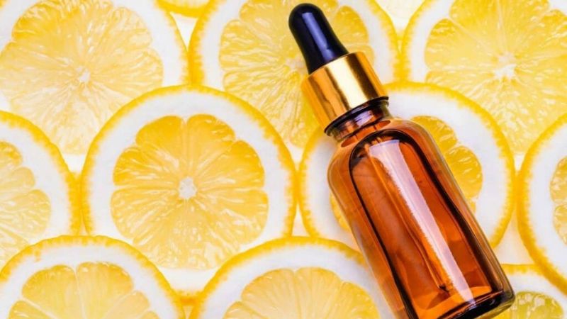 AHA là một nhóm các axit có khả năng tẩy tế bào chết (dịu nhẹ với làn da)
