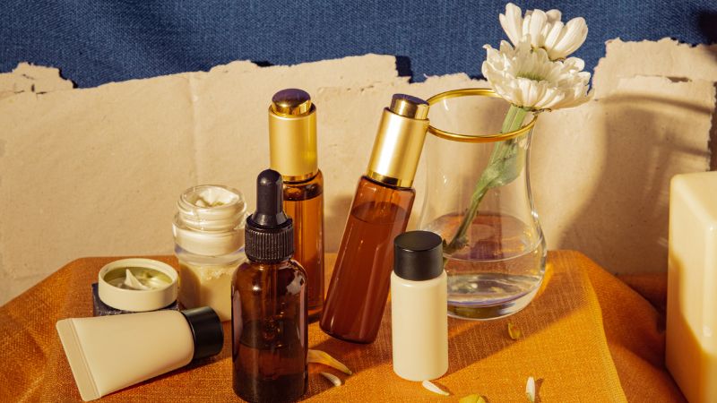 Glycolic acid và lactic acid là 2 loại AHA có tác dụng tốt mà ít gây kích ứng