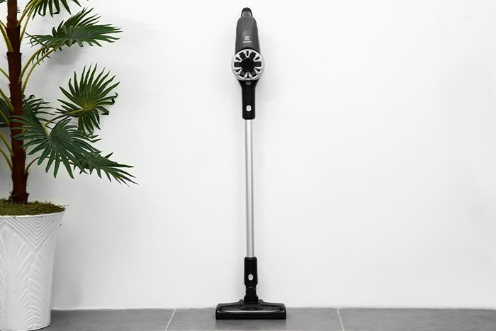 Máy hút bụi Electrolux EFP31315 không dây 2 trong 1, đi kèm nhiều đầu hút tiện lợi