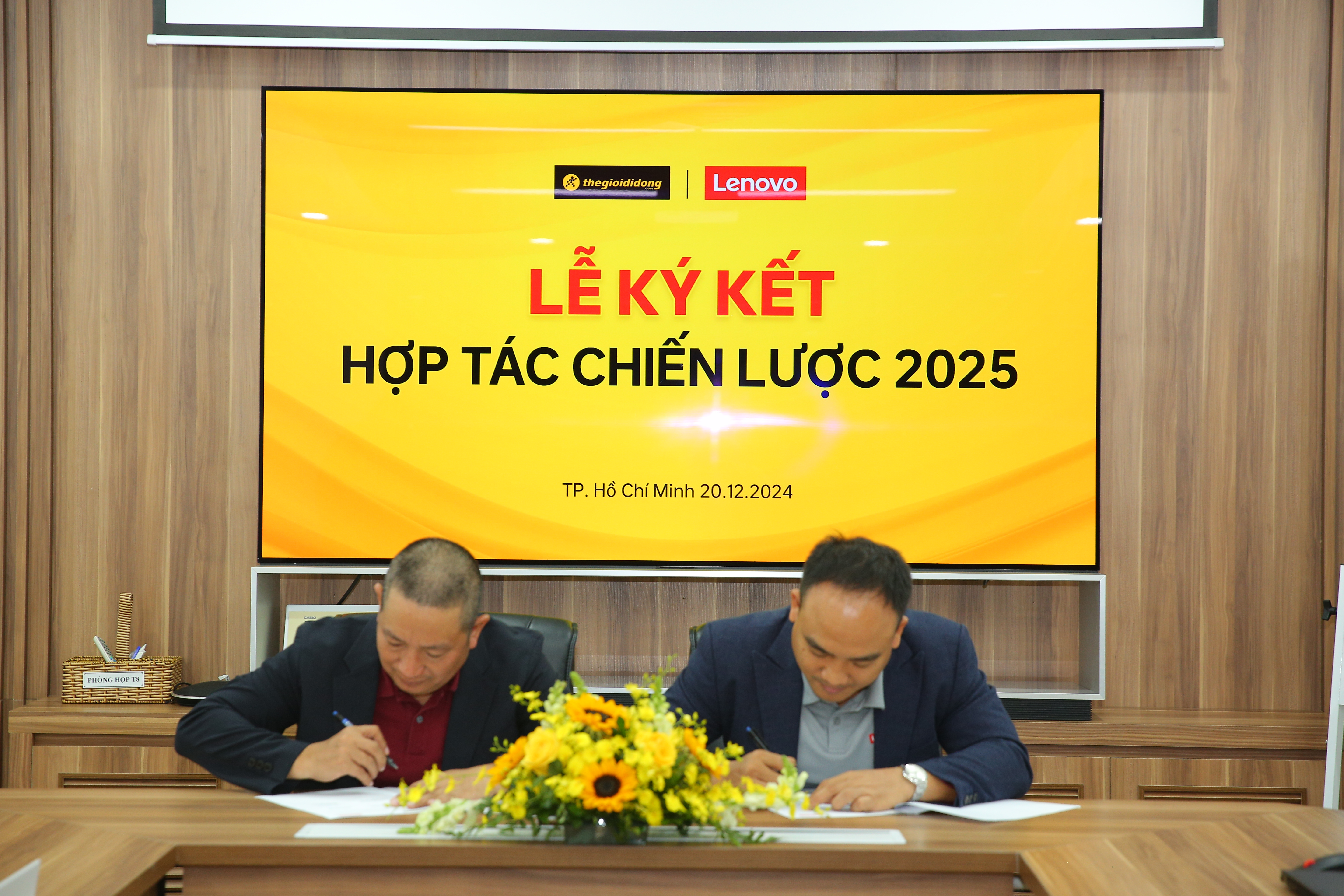 Thế Giới Di Động và Lenovo ký kết hợp tác nhằm thúc đẩy sự phát triển của đôi bên Thế Giới Di Động và Lenovo ký kết hợp tác nhằm thúc đẩy sự phát triển của đôi bên