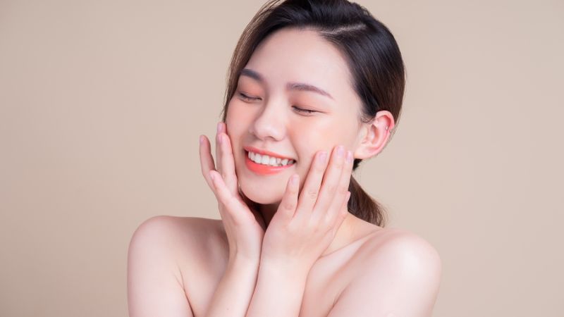 Serum dưỡng ẩm là một phần không thể thiếu trong quy trình chăm sóc da