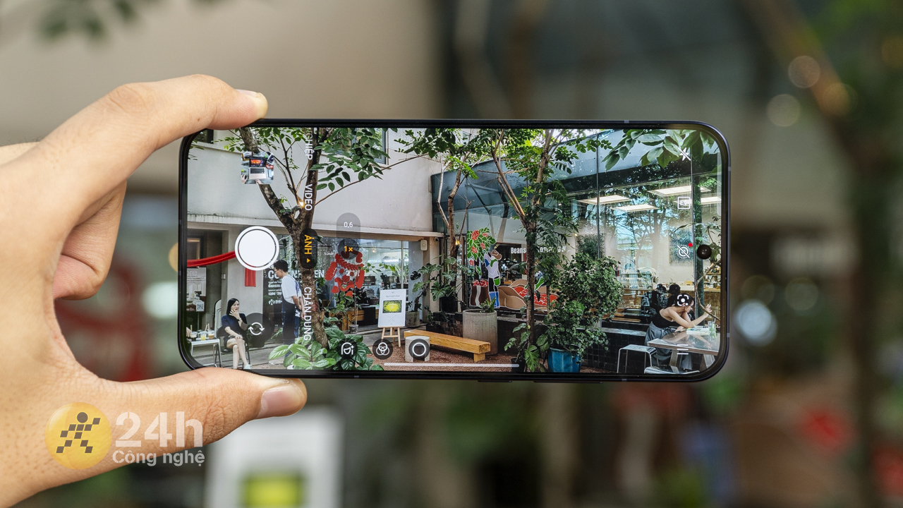 OPPO Reno13 còn được trang bị hệ thống camera rất chất lượng.