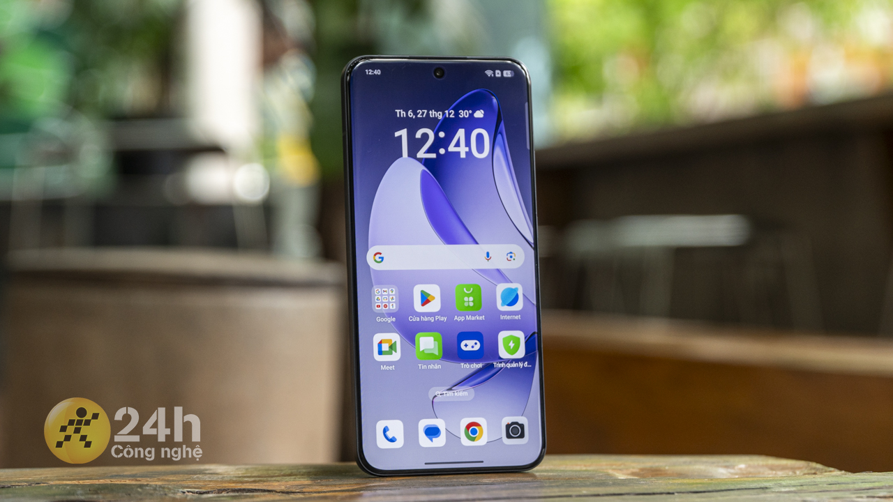 Màn hình OPPO Reno13 Pro được thiết kế bo cong 2.5D ở cả 4 cạnh.