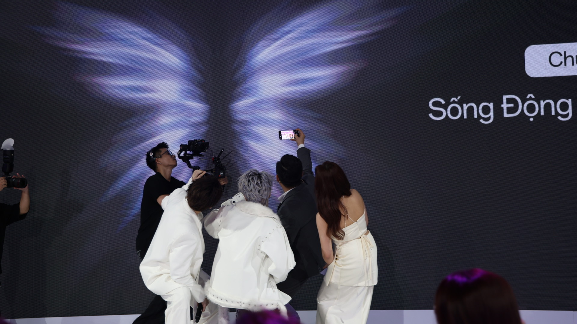 Màn giao lưu với khán giả của hai anh trai Atus và RHYDER.