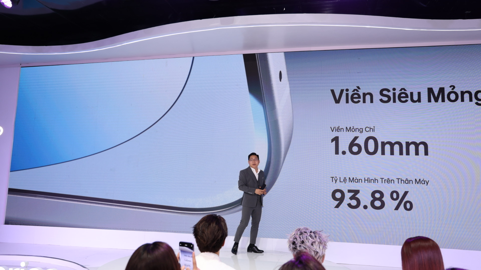 Viền màn hình siêu mỏng mang đến trải nghiệm ấn tượng trên Reno13 Series.