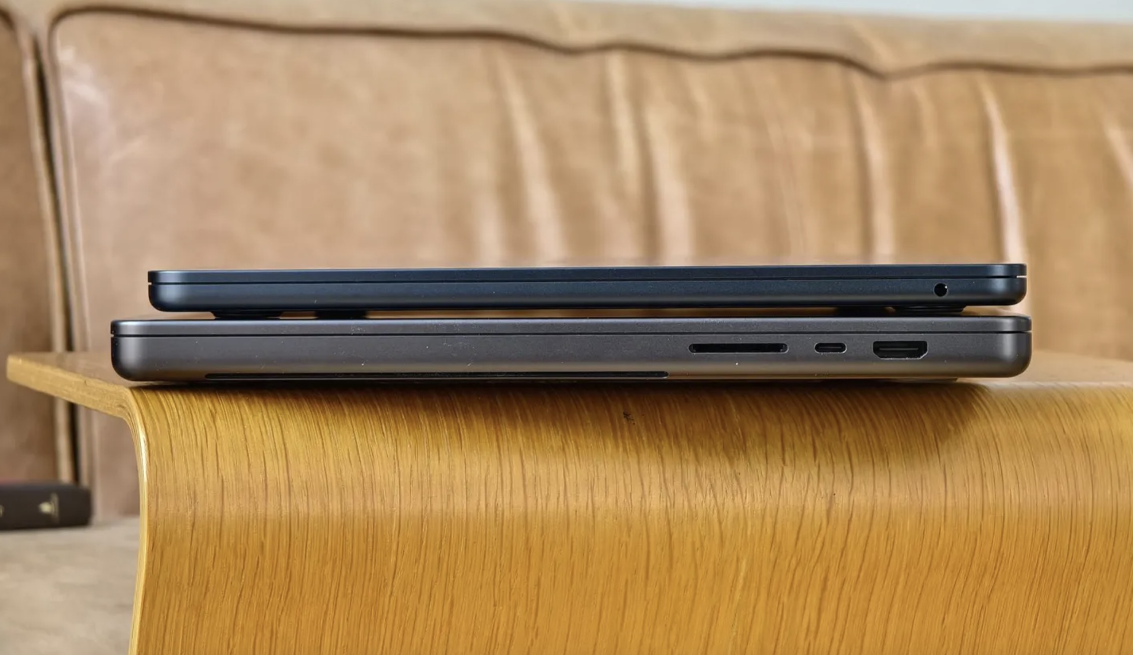 MacBook Air M3 hiện đã giảm giá rất tốt, HSSV còn được giảm thêm 400K