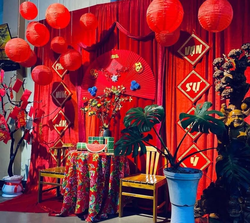 Mẫu trang trí tết lồng đèn đỏ