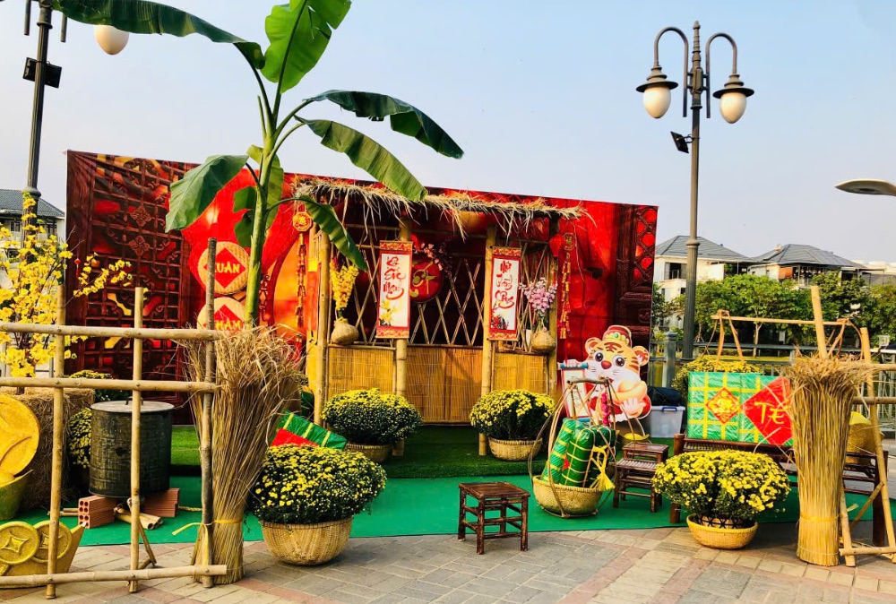 Trang trí tết ngoài trời