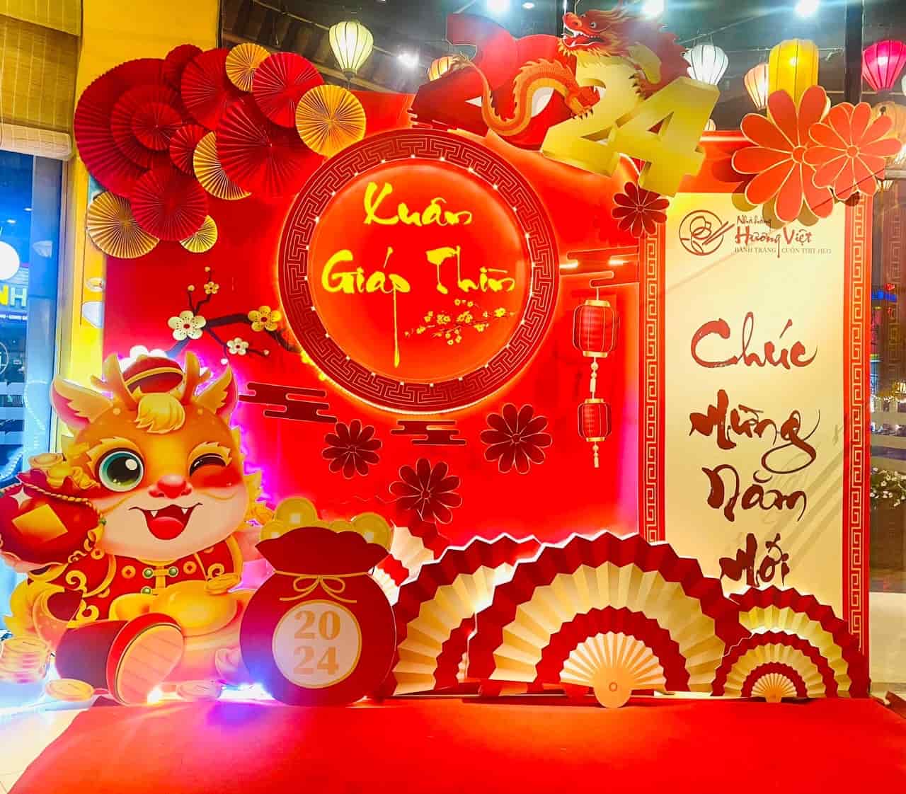 Mẫu trang trí tết sang trọng sảnh Công ty