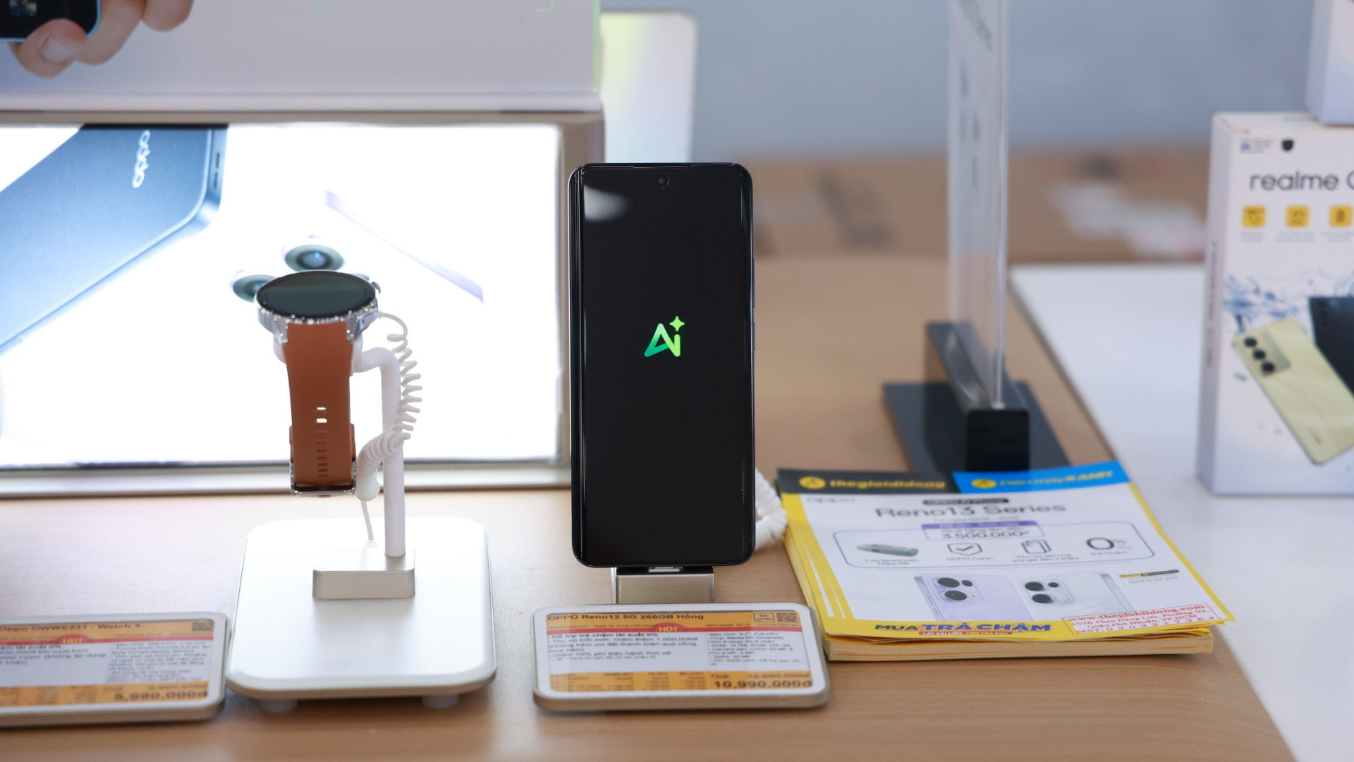 Khu vực trải nghiệm OPPO Reno13 Series được bài trí đẹp mắt và tinh tế.