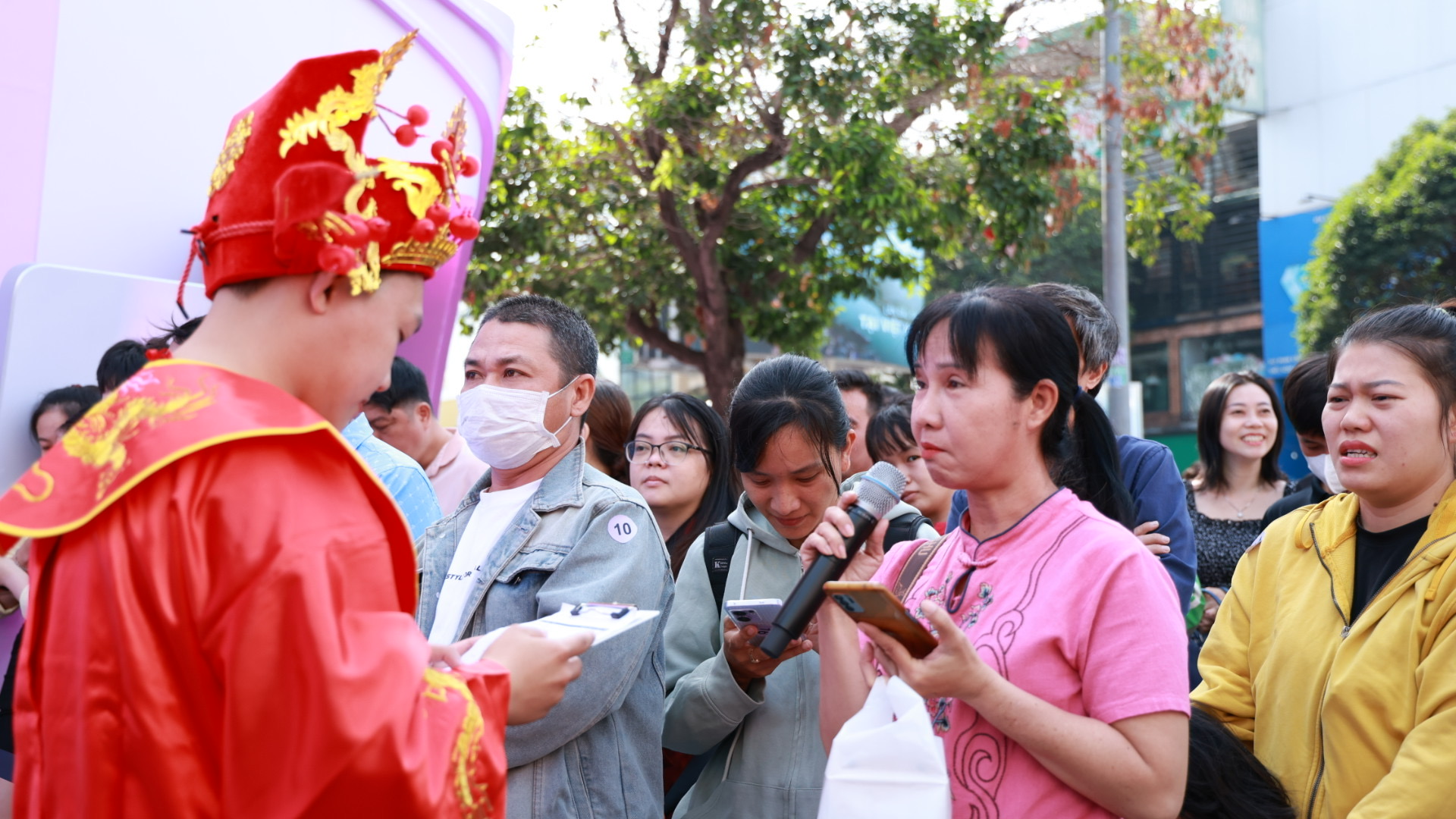 Mini game chuẩn bị bắt đầu với sự mong chờ của các khách hàng.