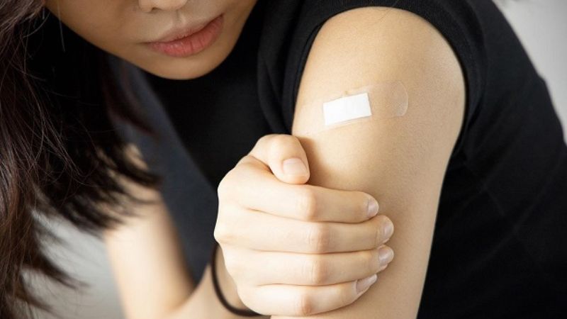 Sau khi tiêm, người bệnh sẽ cảm thấy sưng, đau tại vị trí tiêm