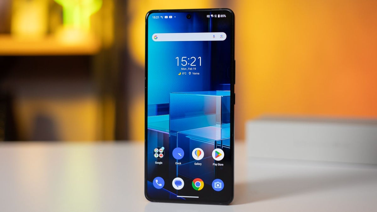 ASUS đã chuyển hướng sang sản xuất các mẫu Zenfone có kích thước nhỏ gọn hơn từ năm ngoái. ASUS đã chuyển hướng sang sản xuất các mẫu Zenfone có kích thước nhỏ gọn hơn từ năm ngoái.
