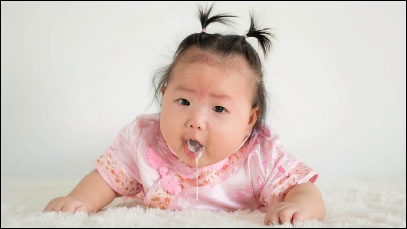 Bài thuốc với lá xương sông có thể trị nôn trớ cho trẻ