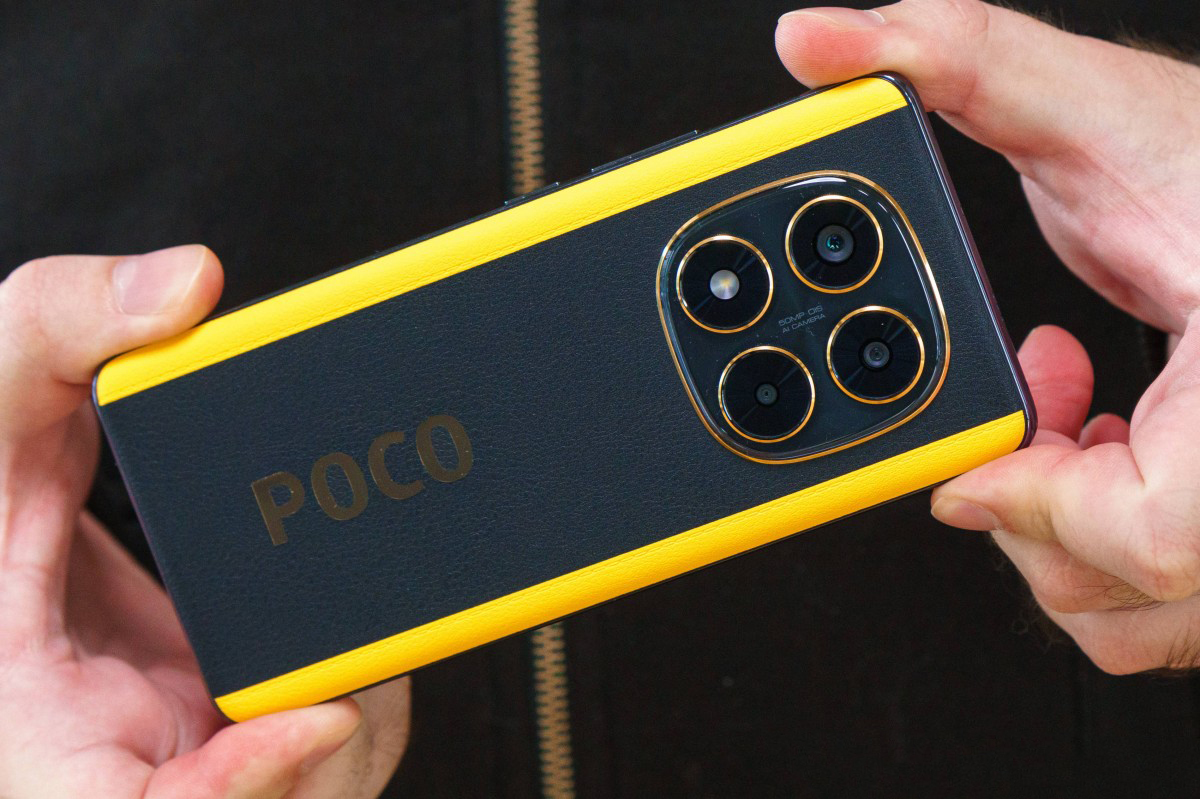 POCO X7 được thiết kế kiểu dáng bo cong để mang lại trải nghiệm cầm nắm thoải mái. Nguồn: GSMArena.