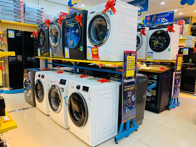 Sản phẩm máy giặt trưng bày tại siêu thị Điện máy XANH