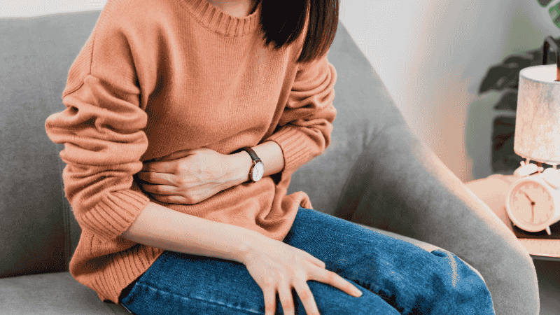 Bột rễ sương sâm kết hợp bột gừng, bột hạt tiêu giúp chữa đau bụng, chậm tiêu