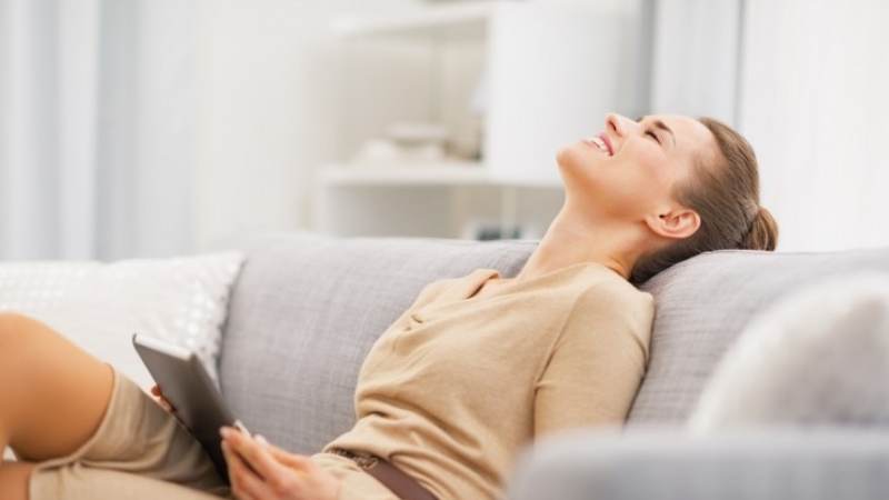 Ngâm chân trong nước muối với gừng giúp cơ thể ấm lên, tăng tuần hoàn máu và giảm mệt mỏi