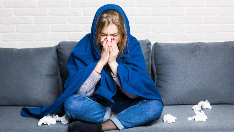 Cảm lạnh có thể lây truyền qua nụ hôn