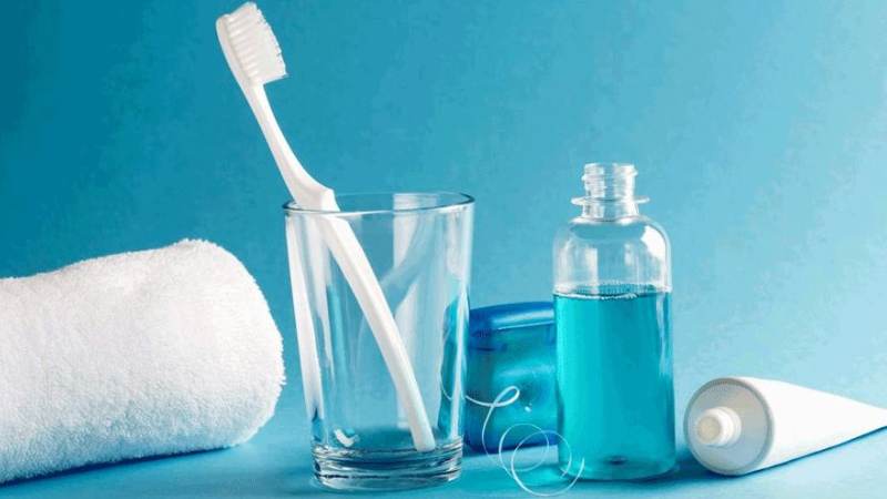 Duy trì vệ sinh răng miệng tốt giúp tránh bị bệnh khi hôn