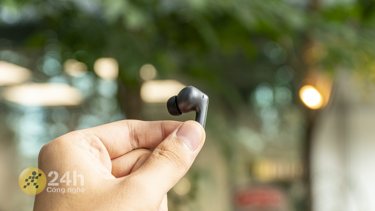 Redmi Buds 6 Pro được thiết kế theo dạng in-ear và hoàn thiện chắc chắn.