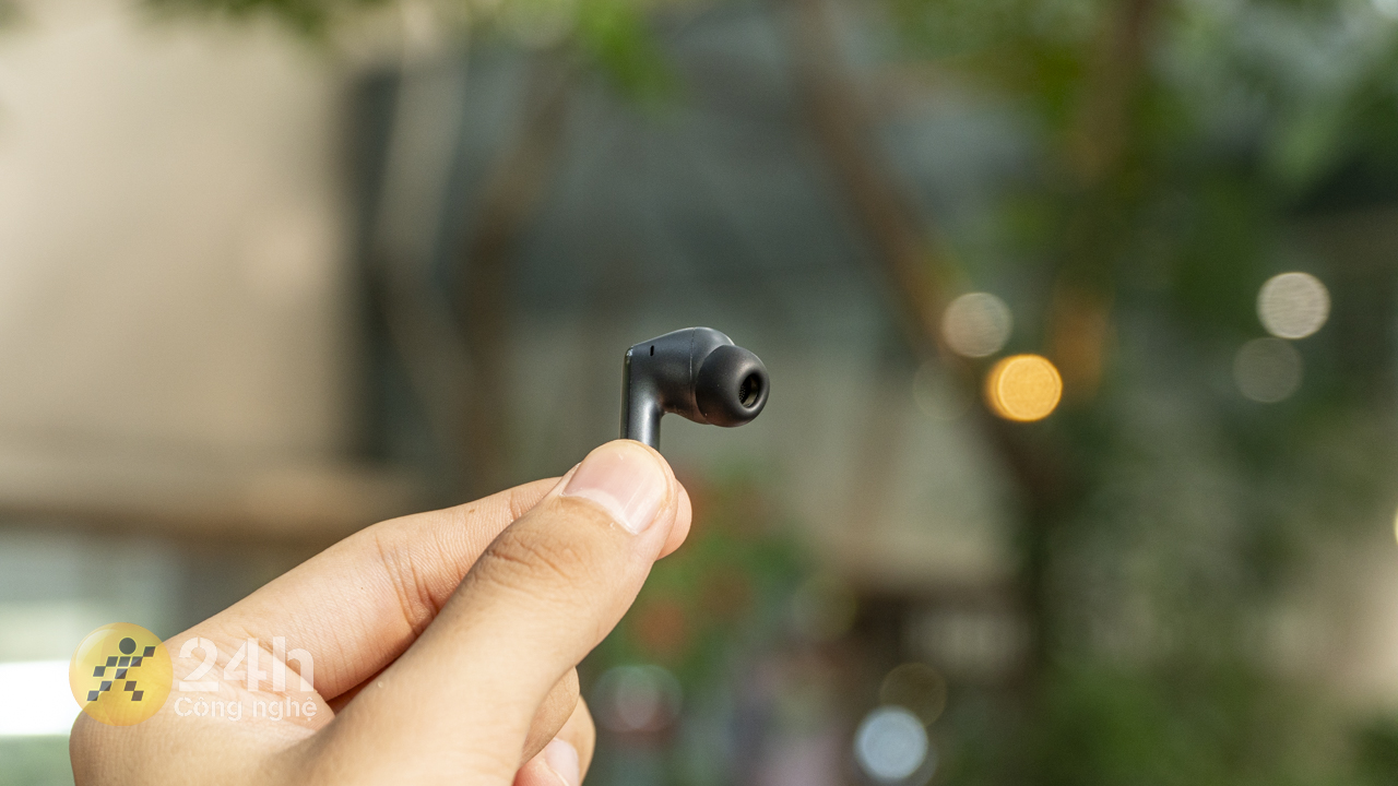 Tai nghe Redmi Buds 6 Pro cho trải nghiệm đeo rất thoải mái.