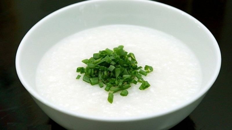 Nấu cháo với hành lá có thể chữa cảm mạo hiệu quả