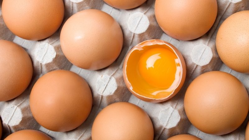 Bạn nên chọn trứng có chất lượng tốt để đảm bảo sức khỏe