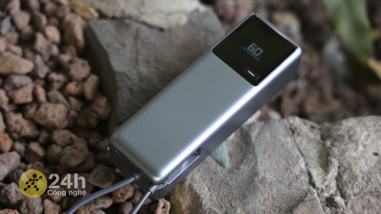 Pin dự phòng Xiaomi 165 W 10.000 mAh được hoàn thiện cứng cáp. Pin dự phòng Xiaomi 165 W 10.000 mAh được hoàn thiện cứng cáp.