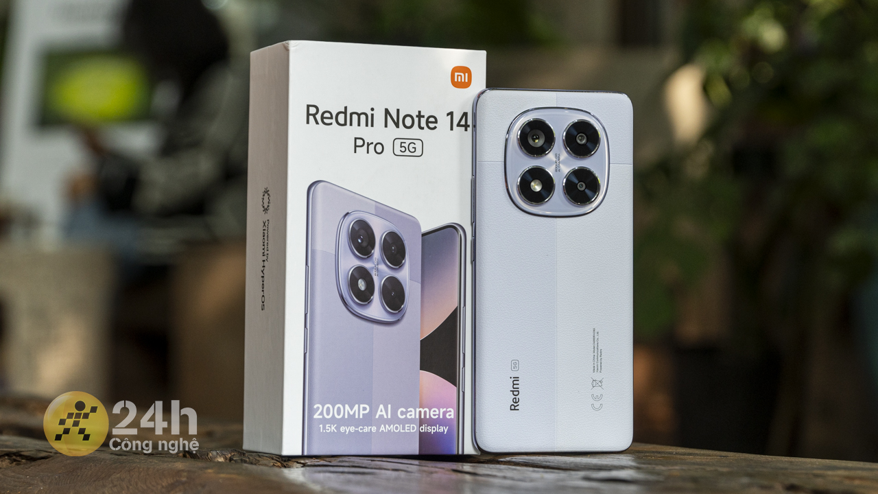 Redmi Note 14 Pro 5G được đặt trong hộp đựng bắt mắt.