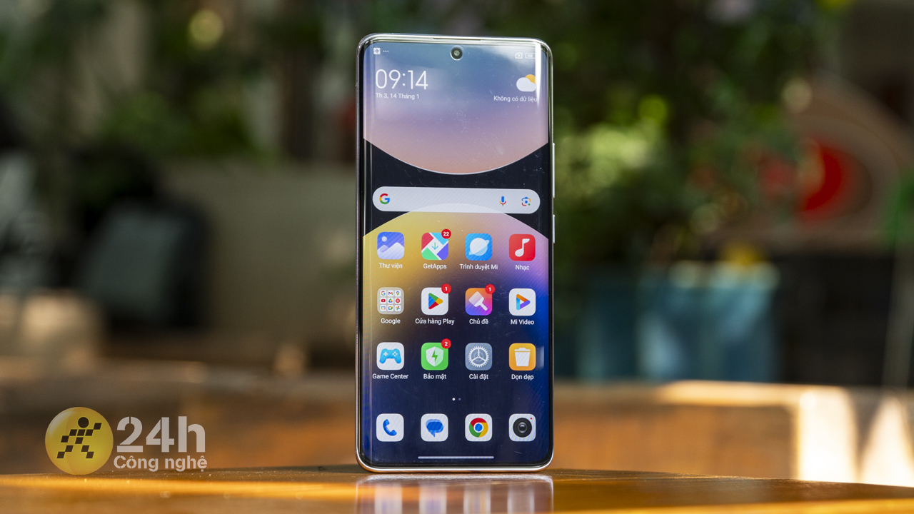 Redmi Note 14 Pro 5G được trang bị màn hình cong cùng chất lượng hiển thị tốt trong phân khúc.