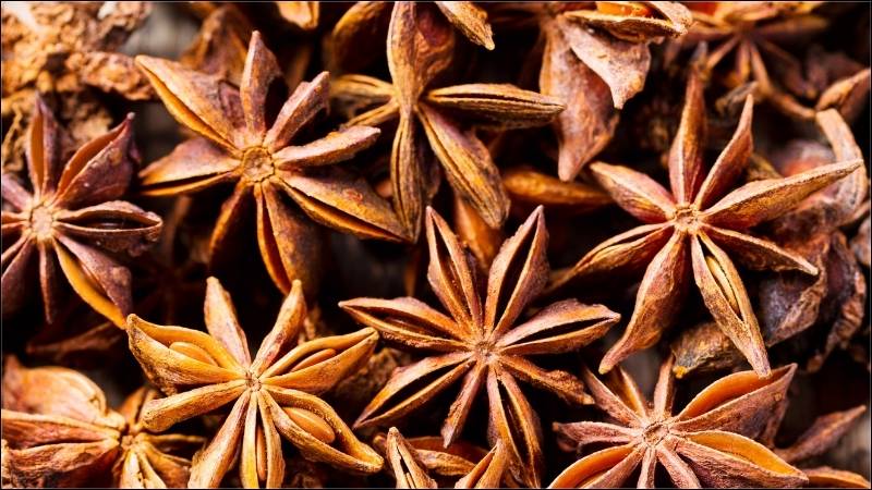 Hồi có tên khoa học là Illicium verum Hook.f. và thuộc họ Illiciaceae