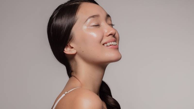 Axit linoleic trong hoa hồi giúp làm đẹp da