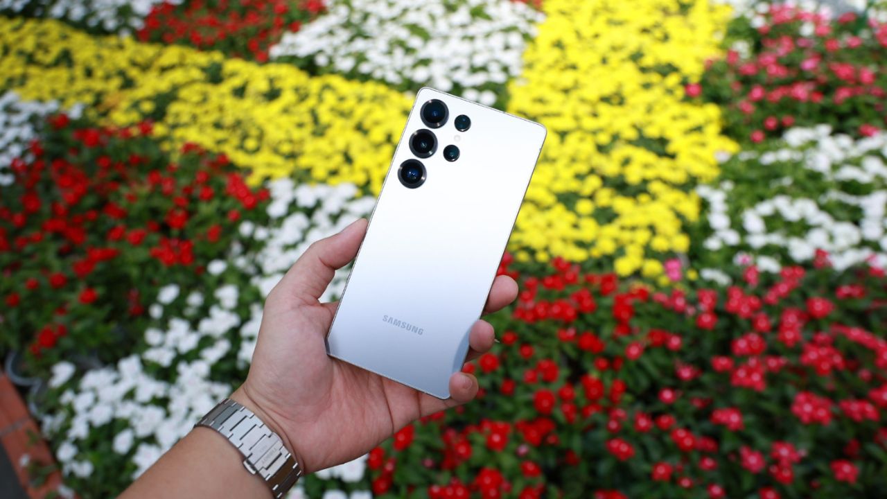 Bắt trọn cái Tết rực rỡ cùng Samsung Galaxy S25 Ultra với camera AI