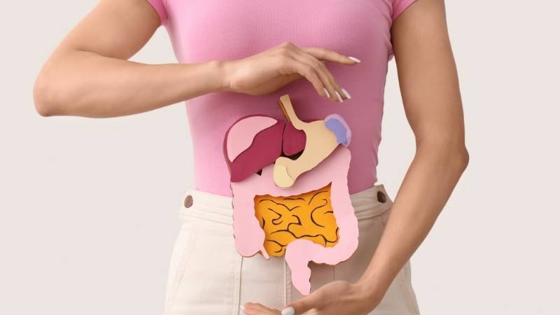 Nước chanh ấm có thể hỗ trợ tiêu hóa