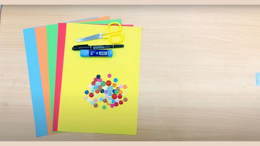 Hướng dẫn cách làm thiệp 8/3 bằng cúc áo