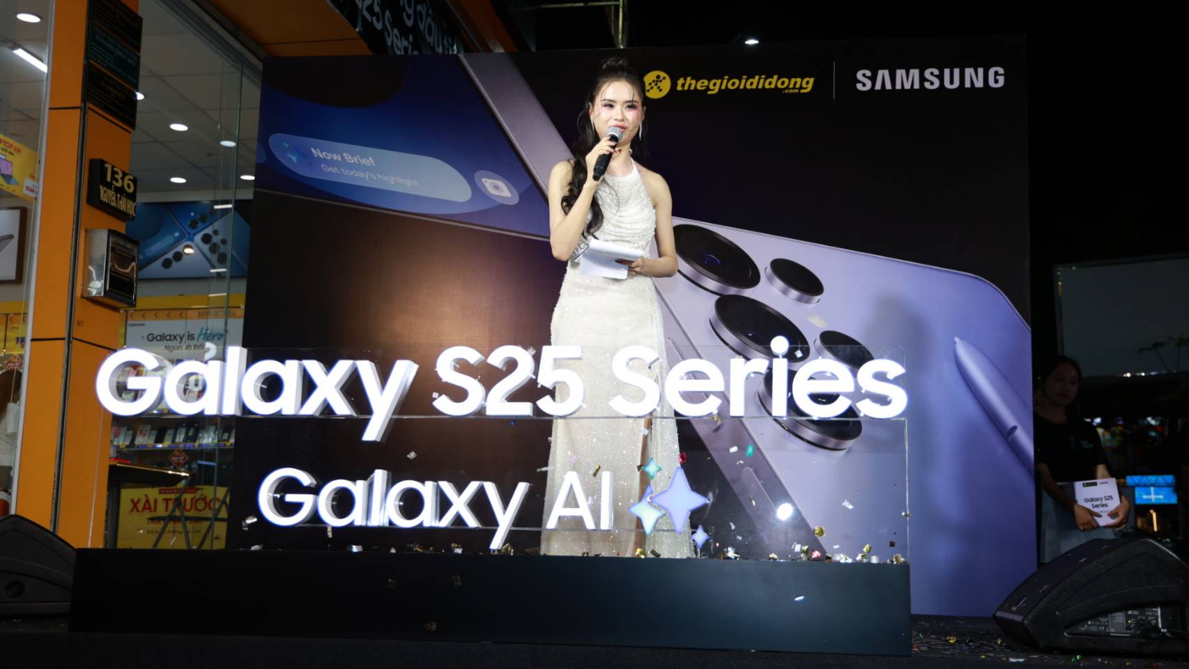 Sự kiện trải nghiệm và mở bán Galaxy S25 Series diễn ra tại cửa hàng trải nghiệm SamZone. 