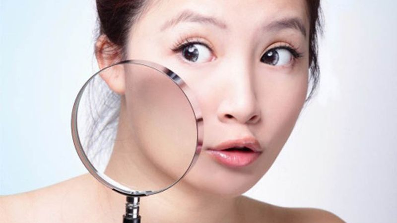 Acid azelaic giúp làm sạch và thông thoáng lỗ chân lông, khiến da ít bị viêm và hình thành mụn