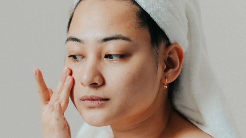 Tránh sử dụng acid azelaic dính vào mắt, mũi, miệng hoặc các vùng da dễ bị kích ứng