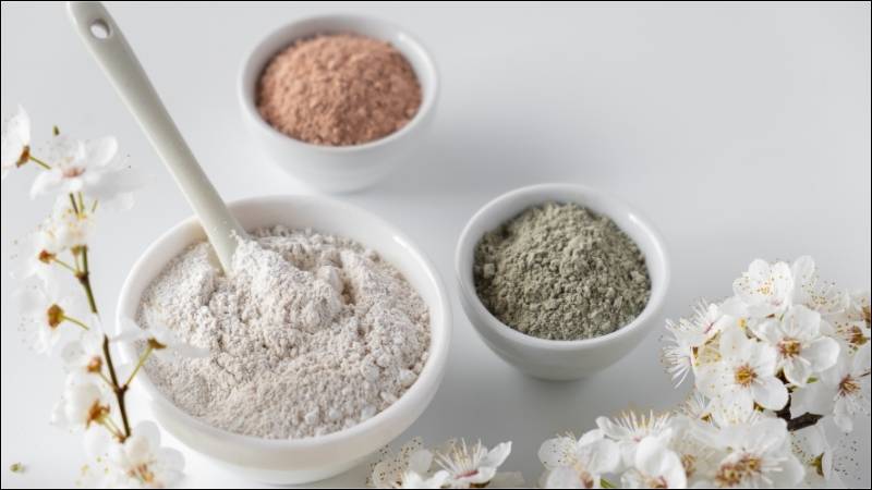 Đất sét Kaolin là loại dịu nhẹ, phù hợp với da nhạy cảm Đất sét Kaolin là loại dịu nhẹ, phù hợp với da nhạy cảm