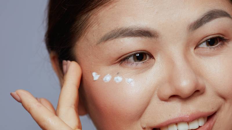 Lanolin chỉ được sử dụng ngoài da và không nên thoa lên mắt