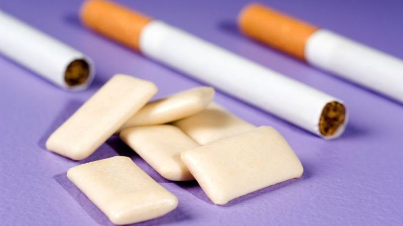 Nhai kẹo cao su nicotine có khả năng giảm cơn thèm thuốc lá