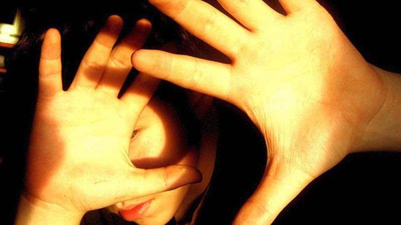 Da bị kích ứng với ánh sáng mặt trời khi đang dùng isotretinoin