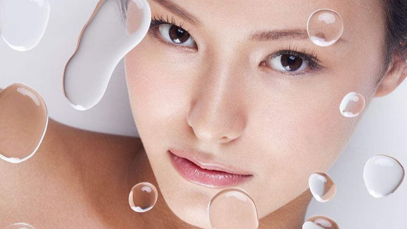 Cà chua cung cấp độ ẩm cho da, giúp cải thiện tình trạng khô da