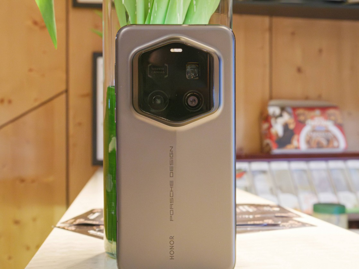 Honor Magic7 RSR Porsche Design sở hữu thiết kế hầm hố, cụm camera lục giác ấn tượng Honor Magic7 RSR Porsche Design sở hữu thiết kế hầm hố, cụm camera lục giác ấn tượng