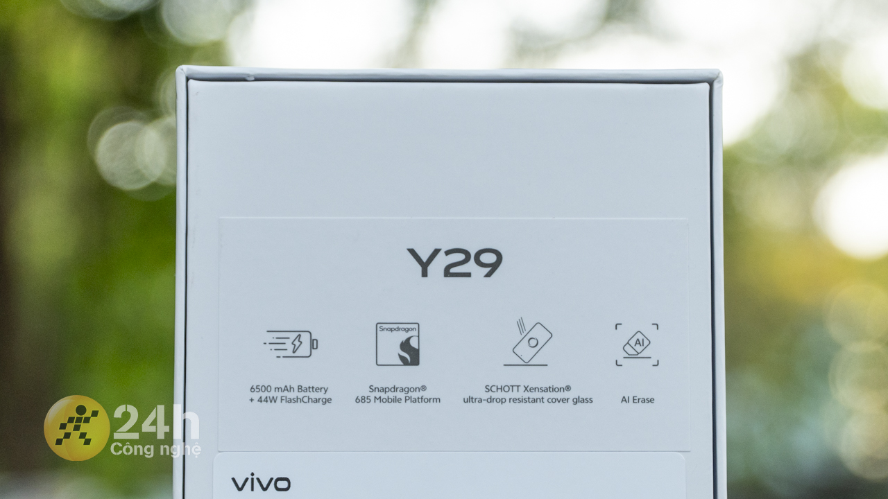 Điểm nhấn của vivo Y29 được in ở mặt sau của hộp.