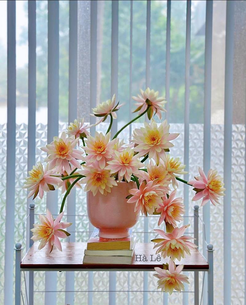 Mẫu cắm hoa trong nhà đẹp, đơn giản số 2