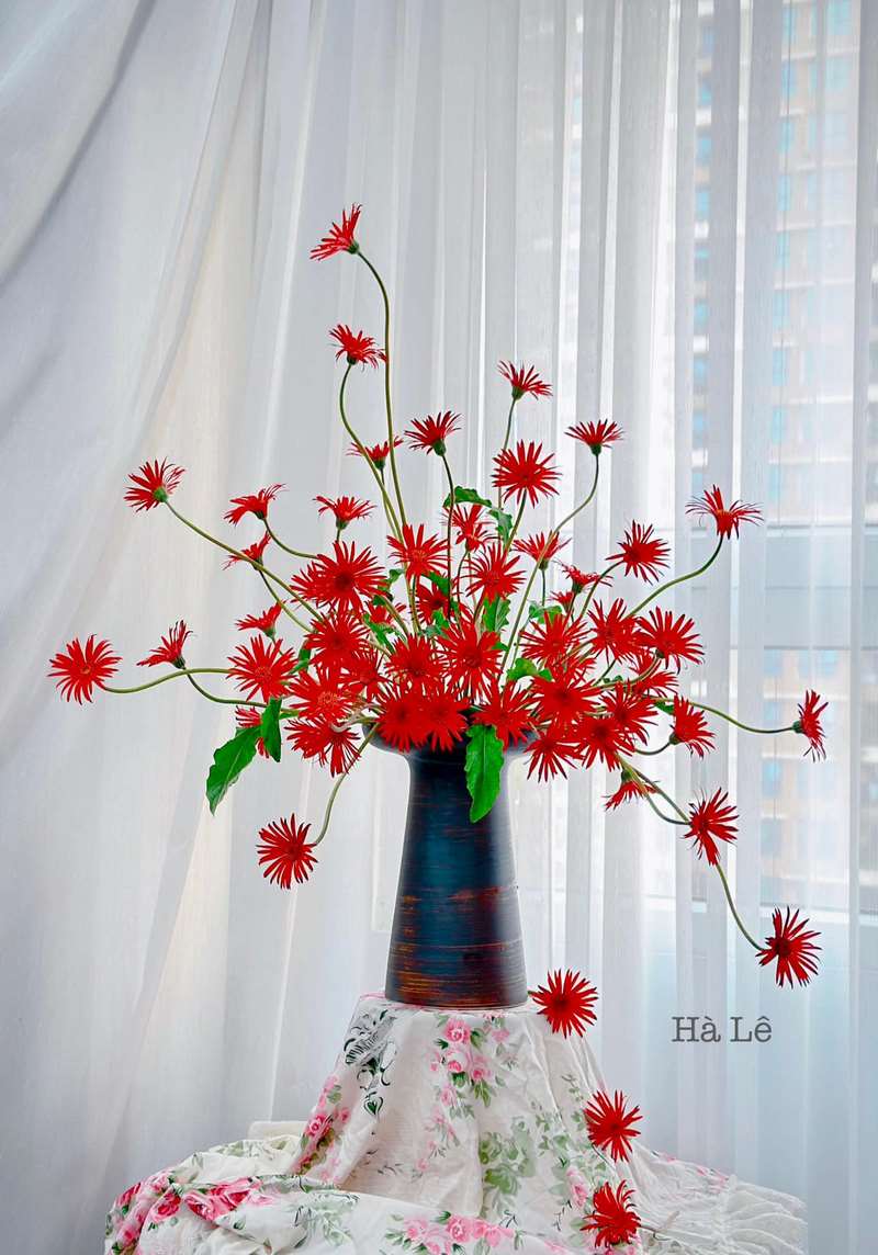 Mẫu cắm hoa đẹp, đơn giản với bình cổ cao số 14